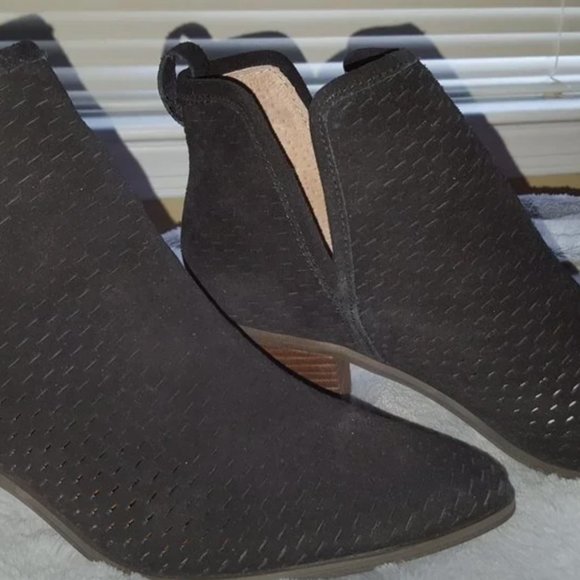 Lucky Brand Black Perforated Suede Leather Ankle Boots Size 8.0 - Picture 1 of 4